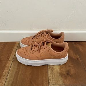 Nike - Platform Court Vision